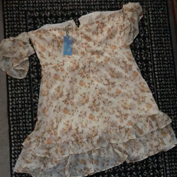 Off the Shoulder Floral Dress - Picture 5 of 6